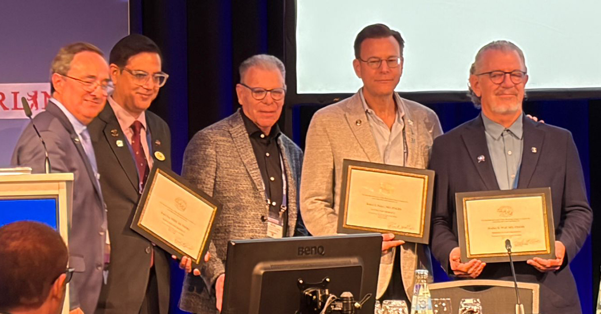 Dr. Kapil Dua honored at ISHRS 33rd Annual Conference